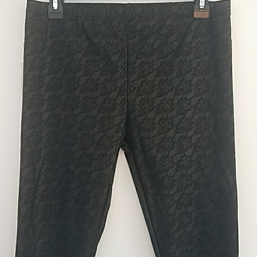 3/$20 Jessica Simpson - Floral casual pants